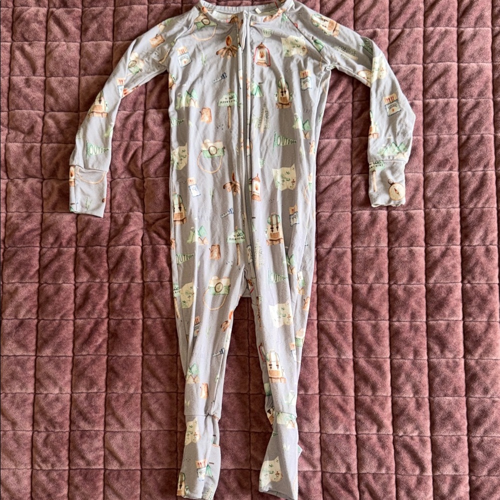 Cozy Gray Kids Bodysuit with Animal Design